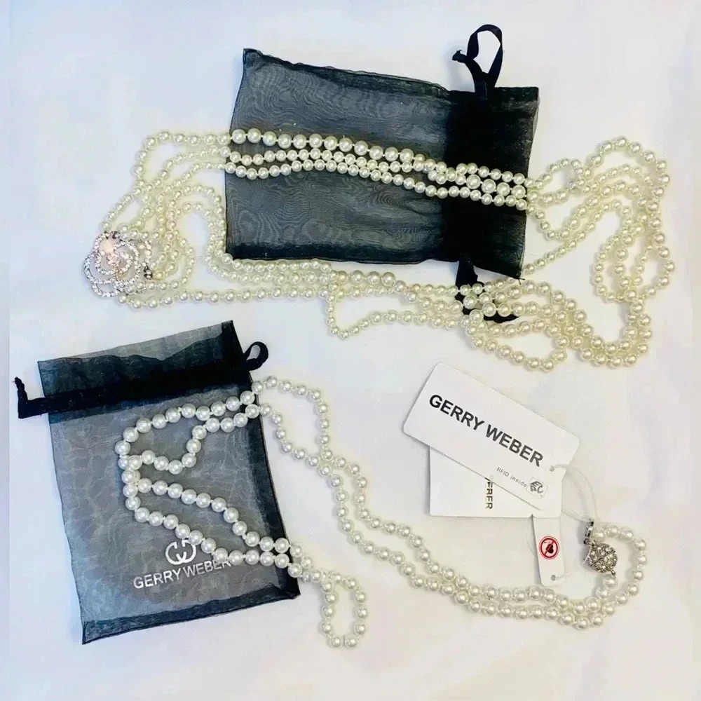 Faux  pearls necklaces